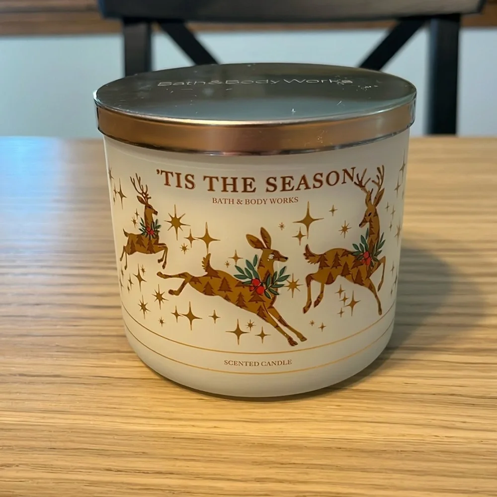 Bath & Body Works 3 Wick Candle. ‘‘Tis The Season.